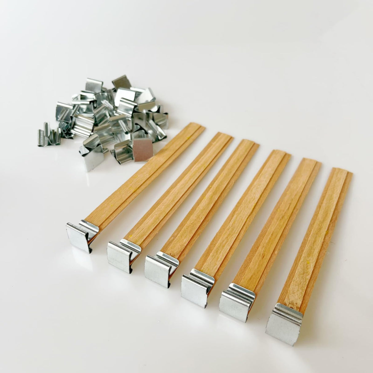 1000 PCS Wick Clip for Candle Making Wood Wick Holder Base Universal Wood Wick Clips Wooden Wicks Bases Metal Candle Wick Holders (Square) Harnico
