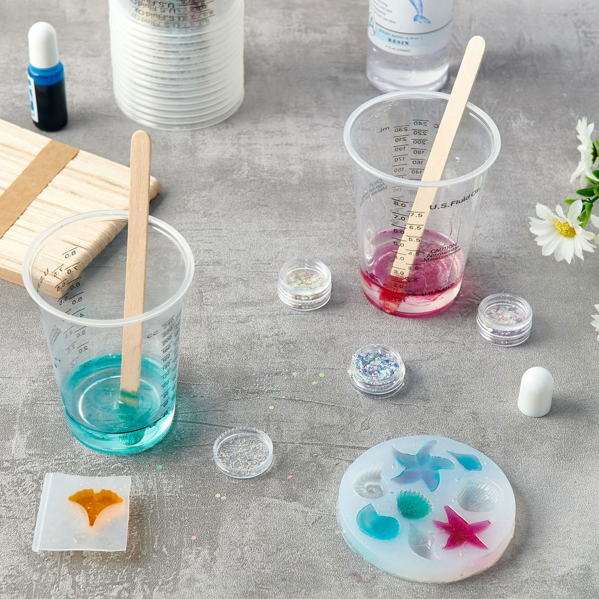 100 PACK Plastic Measuring Cups, 8 oz Disposable Mixing Cups with 100 Wooden Mixing Sticks, Can Be Used for Epoxy Resin, Liquid Measuring, Paint Lilymicky