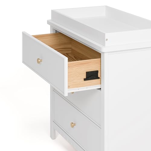 Graco Sasha 3-Drawer Chest with Changing Table Topper (White) – GREENGUARD Gold Certified, Nursery Bedroom Wood Chest with Spacious Storage, Interlocking Drawer System, Pre-Installed Tracks Graco