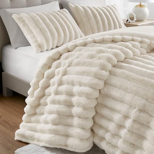 Madison Park Jasmine King Comforter Set, Luxurious Reversible Faux Fur Plush Ribbed Velvet Bedding, Fuzzy Thick Warm Winter Comforter, Super Soft Fluffy 3-Piece Set Ivory Madison Park