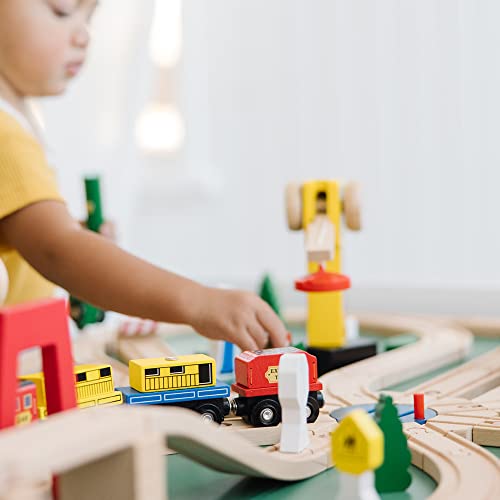 Melissa & Doug Wooden Railway Set, 130 Pieces - Wooden Train Set for Toddlers Ages 3+ Melissa & Doug