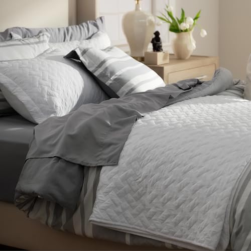 Bedsure Quilts Queen Size - Lightweight Bedspreads Queen Size with Basket Weave Pattern, Soft Quilt Bedding Set, White Comforter Set Coverlet for All Seasons with 2 Pillow Shams (90" x 96") Bedsure