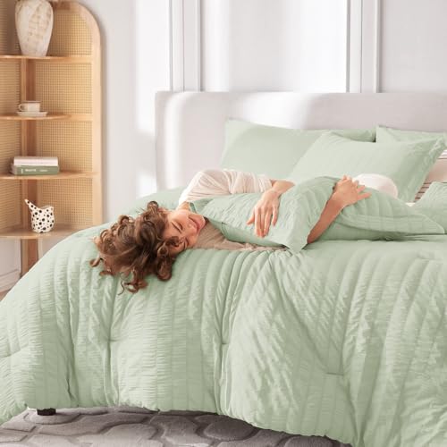 MUXHOMO 5 Pieces Twin Comforter Set, Seersucker Bed in a Bag Twin Size, All Season Luxury Bedding Set with Comforter, Flat Sheet, Fitted Sheet, Pillowcase & Sham, Light Green MUXHOMO