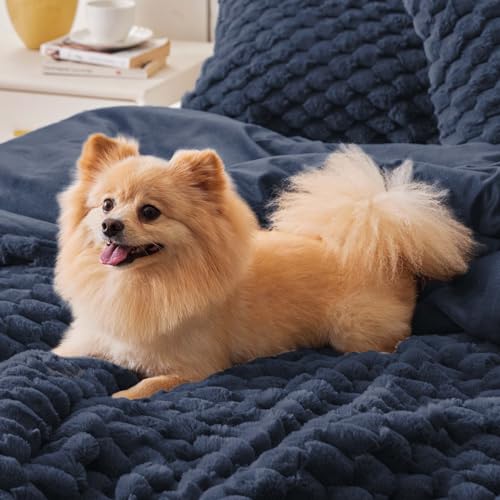 BEDELITE Fluffy Queen Comforter Set - Navy Blue Fleece Soft Comforter for Queen Size Bed, Luxury Warm Bedding Set for Winter, Fuzzy Bed Set 3 Pieces (1 Comforter, 2 Pillowcases) BEDELITE