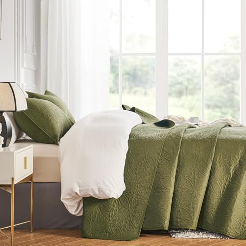 WURUIBO King/Cal King Quilt Set Olive Green, Microfiber Lightweight Bedspreads, Ultrasonic Embossed Solid Coverlet, Thin Bedding Set for All Season, Soft Breathable Bed Cover(1 Quilt, 2 Pillow Shams) WURUIBO