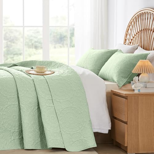 WURUIBO Light Green Quilt Set Twin Size, Embossing Microfiber Bedspreads with Pillow Sham, Ligthweight Breathable Thin Coverlet, Reversible Bedding Set for All Season (1 Quilt, 1 Pillow Sham) WURUIBO