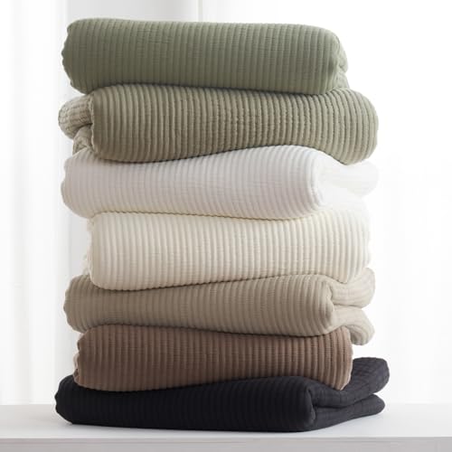 EVERGRACEHOME Cotton Coverlet Set King Size 3 Pieces, Lightweight Soft Ribbed Matelassé Bedspread Quilt Set, Cozy Oversized Quilted Bedding Set with 2 Pillow Shams for All Seasons, Olive Green EVERGRACEHOME