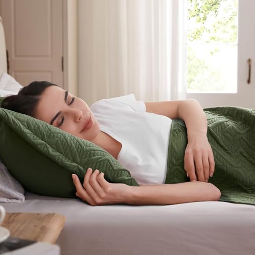 LEAONME Full/Queen Quilt Set 3 Pieces, Lightweight Olive Green Bedspread-90''x98'', Soft Microfiber Summer Quilt/Coverlet, Luxurious Warm Bedding Sets for All Seasons (Includes 1 Quilt, 2 Shams) LEAONME