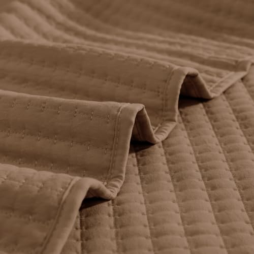 WRENSONGE King Size Quilt-3 Pieces Lightweight Bedspreads Brown King Quilt Bedding Set for All Seasons, Soft Summer Coverlet with 2 Pillow Shams Suitable for Bed, Couch, Quilt Blanket WRENSONGE