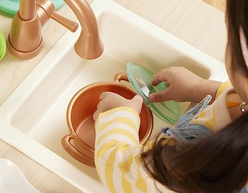 Battat – Play Kitchen & Market – Toddler-Friendly Size – Chalkboard Menu & Oven Dials – 25 Toy Cooking Accessories – 2 Years + – Two n' One Cookin' Fun Battat