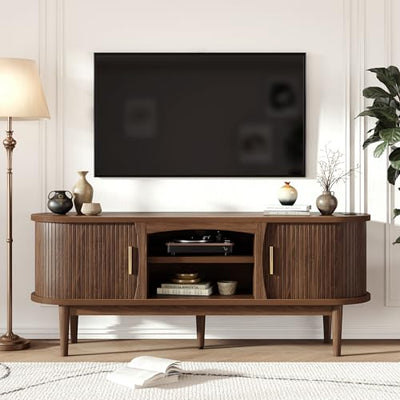 Decofy Mid Century TV Stand for TVs up to 65 Inches, Entertainment Center with Storage, Power Outlet, Fluted Sliding Doors & Adjustable Shelves, Modern Media TV Console Table for Living Room (Walnut)