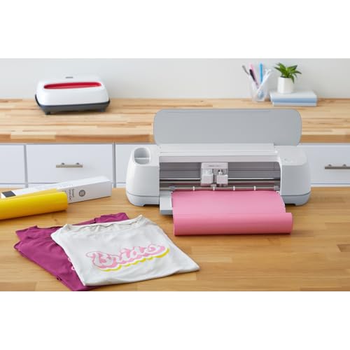 Cricut Smart Iron On, Black - 3ft Roll (13'x36') Heat Transfer Vinyl for Maker & Explore Machines- Matless Cutting for Long cuts up to 12ft Cricut
