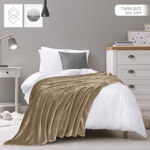 Utopia Bedding Fleece Blanket Twin Size Camel 300GSM Luxury Anti-Static Fuzzy Soft Microfiber Bed Blanket (60x80 Inch) Utopia Bedding