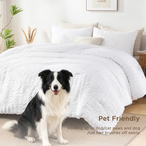 AveLom Seersucker King Comforter Set (104x90 inches), 3 Pieces - 100% Soft Washed Microfiber Lightweight Comforter with 2 Pillowcases, All Season Down Alternative Comforter Set for Bedding, White AveLom