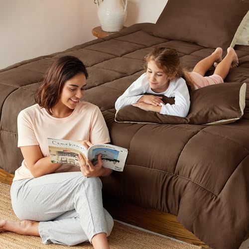 Exclusivo Mezcla Lightweight Reversible King Size Comforter Set, Down Alternative Comforter with 2 Pillow Sham, King Size Bedding Set for All Seasons, Brown/Khaki Exclusivo Mezcla