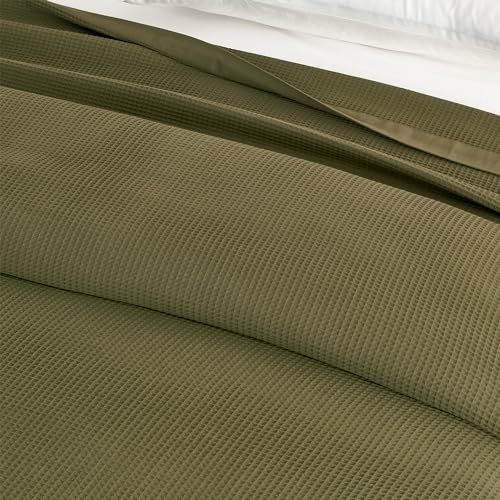 Great Bay Home 100% Cotton Blanket for Full/Queen Size Bed | Lightweight and Breathable Waffle Weave Blankets for Summer & Spring | Versatile, Layering Dark Green Bed Blanket, Olive, 90x90 inches Great Bay Home