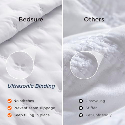 Bedsure Quilts Queen Size - Bright White Bedspread Queen Size & Lightweight Comforter, Modern Coverlet with Clover Pattern, Ultra Soft All-Season Bedding, 90 x 96 Inches Bedsure