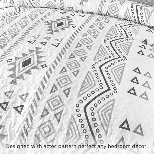 Drucon Boho King Size Aztec Quilt Set 3 Pieces Grey Ultra Soft Lightweight Quilt Beddding Set, Microfiber Bohemian Bedspread Coverlet Set with 2 Pillowcases for All Season (King, 104"x90") Drucon