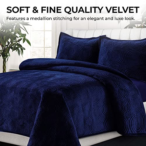 Tribeca Living Oversized Velvet Quilt Set Queen - Buttery Soft 260GSM Velvet Bedding for Luxurious Comfort - Double-Sided Capri Medallion Quilted Design in Rich Navy Blue Tribeca Living