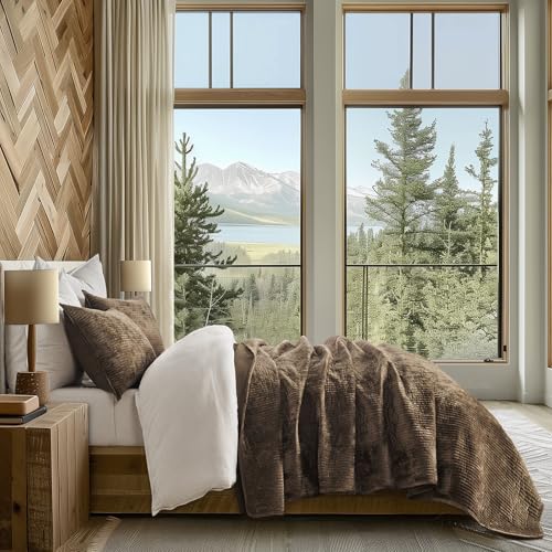 EVERGRACE Velvet Quilt Set King Size, Luxurious Soft Quilted Bedding Sets, Lightweight Velvet Comforter for All Season, Striped Channel Bedspread Coverlet with 2 Shams, Mushroom Brown EVERGRACE
