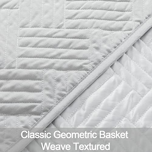 NTBAY Twin Silk Satin Quilt Set, Geometric Pattern Bedspread Luxury Quilted Coverlet Set for All Seasons(1 Quilt, 1 Pillow Sham), Silver NTBAY