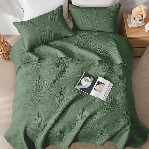 OARAGE King Quilt Bedding Set Lightweight Soft Olive Green Bedspread Coverlet with Leaf Pattern,Ultrasonic Microfiber Bed Cover Set for All Season 3 Pieces (1 Quilt, 2 Shams) OARAGE