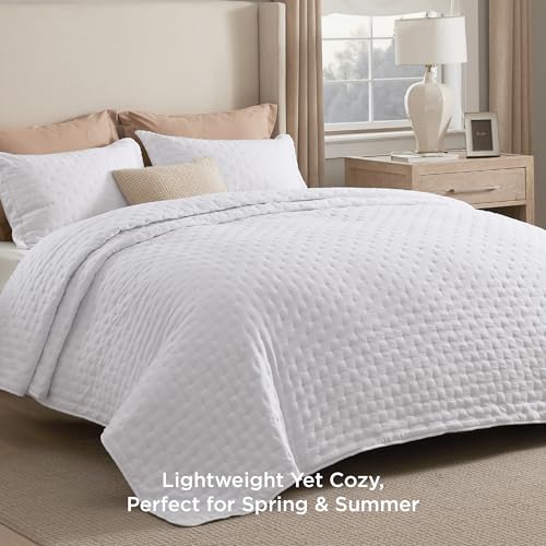 Bedsure Quilts Queen Size - Bright White Bedspread Queen Size & Lightweight Comforter, Modern Coverlet with Clover Pattern, Ultra Soft All-Season Bedding, 90 x 96 Inches Bedsure