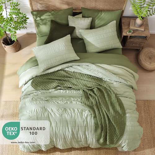 CASAAGUSTO Queen Comforter Set, 7 Pieces Sage Green Seersucker Bed in a Bag Queen Size Soft All Seasons, Bedding Sets with Comforter, Flat Sheet, Fitted Sheet, 2 Pillow Shams, 2 Pillowcases CASAAGUSTO