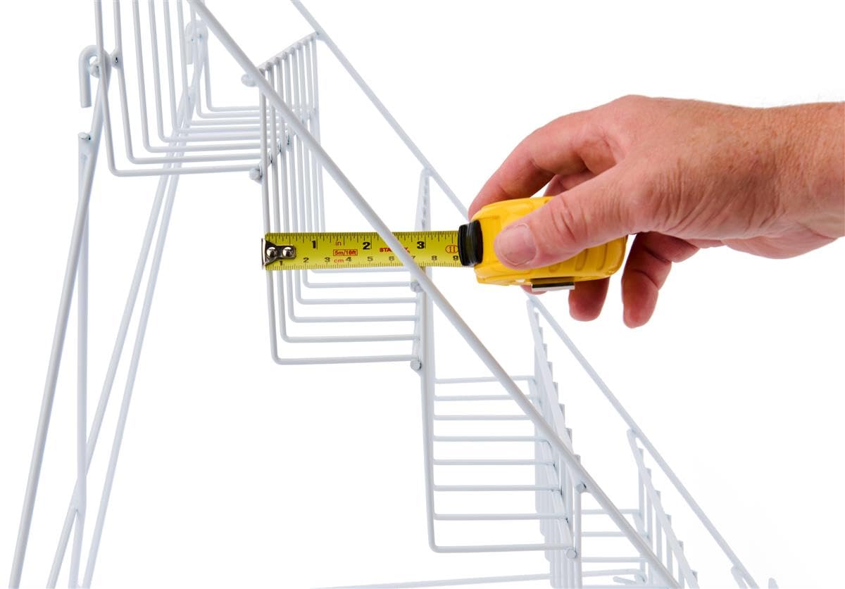 Displays2go Wire Magazine Rack with 6 Open Tiers, Holds Both Magazines and Brochures, Includes Sign Channel at the Front - White Wire Displays2go