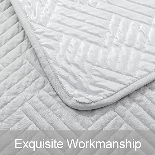 NTBAY Twin Silk Satin Quilt Set, Geometric Pattern Bedspread Luxury Quilted Coverlet Set for All Seasons(1 Quilt, 1 Pillow Sham), Silver NTBAY
