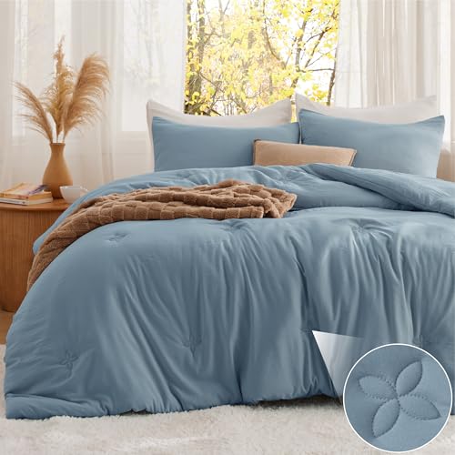 Bedsure Queen Comforter Set Mineral Blue, Soft Prewashed Queen Size Bedding, Quilted Comforter with Clover Design, Down Alternative Comforter for All Seasons, 3 Pieces Bed Set with 2 Pillow Shams Bedsure