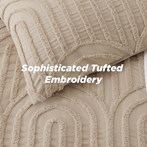 Bedsure Boho Tufted Khaki Comforter King Size, GentleSoft™ 3 Pieces Boho Farmhouse Decor Bedding, Arch Shabby Chic Bedding for All Seasons, 1 Bed Comforter, 2 Pillow Shams, 104x90 Inches Bedsure