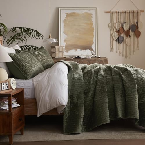 LEAONME Velvet Quilt King Size 98''x106'', Lightweight Olive Green Velvet Comforter Set with 2 Matching Shams, Soft Cross Stitch Bedspread Coverlet Bedding Set for All Season LEAONME