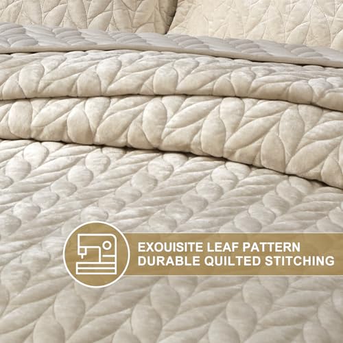 Ivellow Luxury Velvet Quilt Set King Size Bedding Sets Lightweight Ultra Soft Velvet Comforter Set Leaves Chevron Stitch Oversized Bedspread Coverlet 3 Pcs Full Bed Cover Sets for All Seasons Beige Ivellow