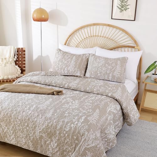 JANZAA Quilts Queen Size Oatmeal Bed Spread with White Floral Pattern Botanical Microfiber Quilts Set Lightweight Comforter 3 Pieces Reversible Bedding Set (1 Queen Quilt and 2 Pillow Cases) JANZAA