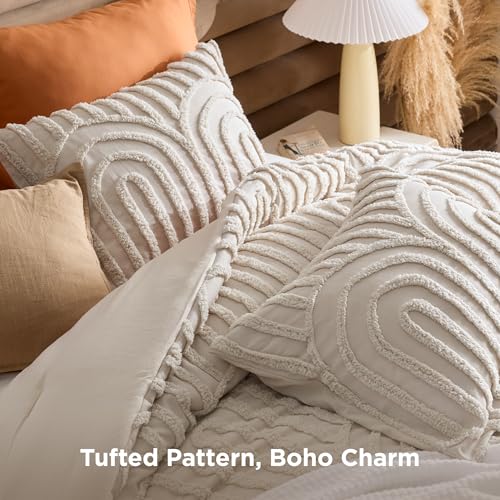 Bedsure Boho Tufted Beige Comforter King Size, GentleSoft™ 3 Pieces Boho Farmhouse Decor Bedding, Arch Shabby Chic Bedding for All Seasons, 1 Bed Comforter, 2 Pillow Shams, 104x90 Inches Bedsure