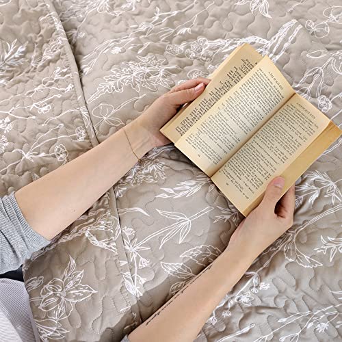 JANZAA Quilts Queen Size Oatmeal Bed Spread with White Floral Pattern Botanical Microfiber Quilts Set Lightweight Comforter 3 Pieces Reversible Bedding Set (1 Queen Quilt and 2 Pillow Cases) JANZAA