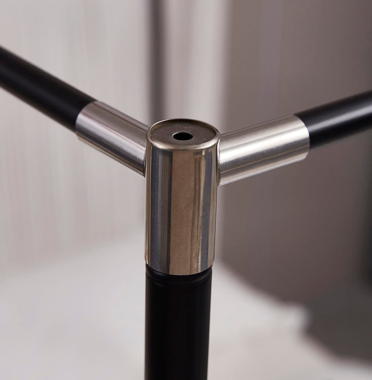 Mengersi Canopy Bed Frame King Size,Bed Canopy Frame Post Bed Poles,Canopy Bed Curtains Frame Bed Bracket Fit for Metal Bed Wood Bed Bedroom Decor,Black Mengersi