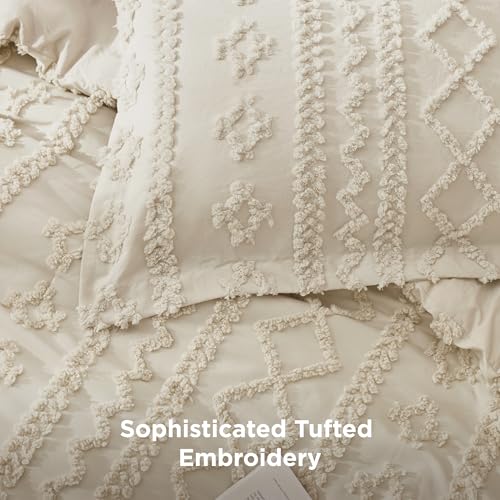 Bedsure Tufted Boho Comforter Set Full Size - Beige Boho Bed Set, GentleSoft™ 3 Pieces Farmhouse Shabby Chic Embroidery Bedding, Gifts for Woman, Soft Jacquard Full Comforter for All Seasons Bedsure