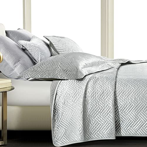 NTBAY Twin Silk Satin Quilt Set, Geometric Pattern Bedspread Luxury Quilted Coverlet Set for All Seasons(1 Quilt, 1 Pillow Sham), Silver NTBAY