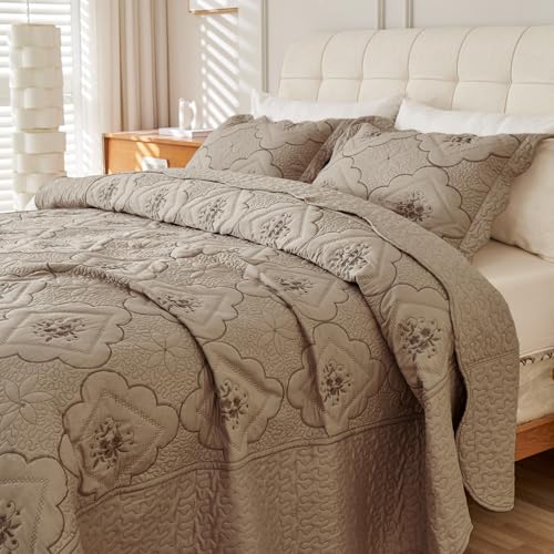 Cmfshape Floral Embroidery Quilt Set,3 Pieces Queen Quilt Bedding Set,Classic Diamond Pattern Quilts,Ultra Soft Lightweight Reversible Bedspread Coverlets for All Season(Taupe,90"x90") Cmfshape