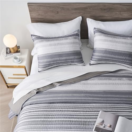KAKIJUMN Twin Quilt Bedding Set, White and Grey Patchwork Striped Quilt Set, 2 Pieces Soft Lightweight Bedspread Coverlet Set with 1 Pillow Sham(Light Grey,Twin) KAKIJUMN