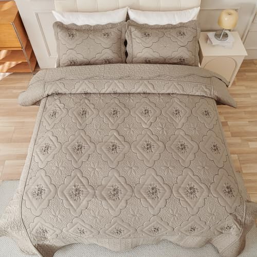 Cmfshape Floral Embroidery Quilt Set,3 Pieces King Quilt Bedding Set,Classic Diamond Pattern Quilts,Ultra Soft Lightweight Reversible Bedspread Coverlets for All Season(Taupe,102"x90") Cmfshape