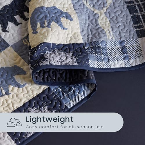 Wake In Cloud - Rustic Quilt Set, Cabin Lodge Christmas Bear Moose Deer Wildlife Western Patchwork Country, Reversible Lightweight Bedspread Coverlet, 3 Pieces, Blue Beige, King Size Wake In Cloud