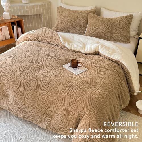 tohrisa Seashell Jacquard Sherpa Comforter Set Warm Cozy Premium Bedding 3 Pieces, King Size Geometric Pattern Quilt Comforter with 2 Pillowcases(104"X90" Beige) tohrisa
