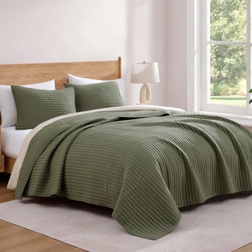 WRENSONGE Queen Quilt-3 Pieces Lightweight Bedspreads Olive Green Queen Size Quilt Bedding Set for All Seasons, Soft Summer Coverlet with 2 Pillow Shams Suitable for Bed & Couch WRENSONGE