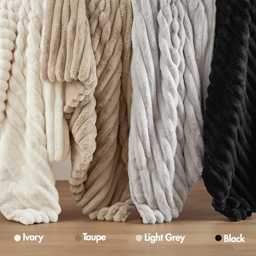 Madison Park Jasmine King Comforter Set, Luxurious Reversible Faux Fur Plush Ribbed Velvet Bedding, Fuzzy Thick Warm Winter Comforter, Super Soft Fluffy 3-Piece Set Ivory Madison Park