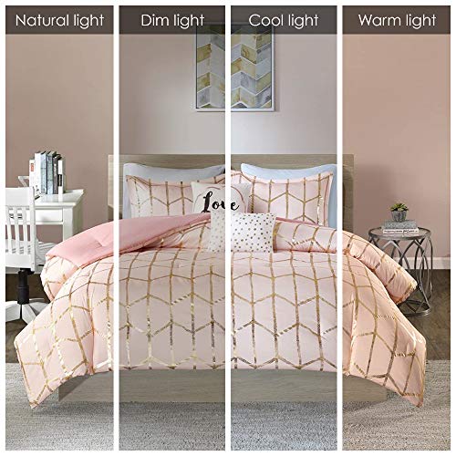 Intelligent Design Raina King/Cal King Comforter Set, Soft Microfiber, Modern Geometric Metallic Bed Set, 5 Pieces College Bedding with 2 Shams, 2 Toss Pillows Blush/Gold Intelligent Design