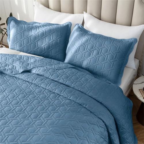 Auemtyn Full/Queen Size Quilt Set 3 Pieces, Soft Lightweight Summer Bedspread, Reversible Microfiber Bed Coverlet for All Seasons, Bluish Grey, Geometric Pattern (1 Quilt, 2 Pillow Shams) Auemtyn