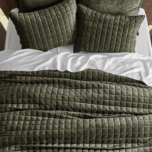 RECYCO Luxury Velvet Quilt Set King Size, Lightweight Velvet Comforter Set, Oversized Bedspread Coverlet Quilted Bedding Set, with 2 Matching Pillow Shams, for All Season, Olive Green RECYCO
